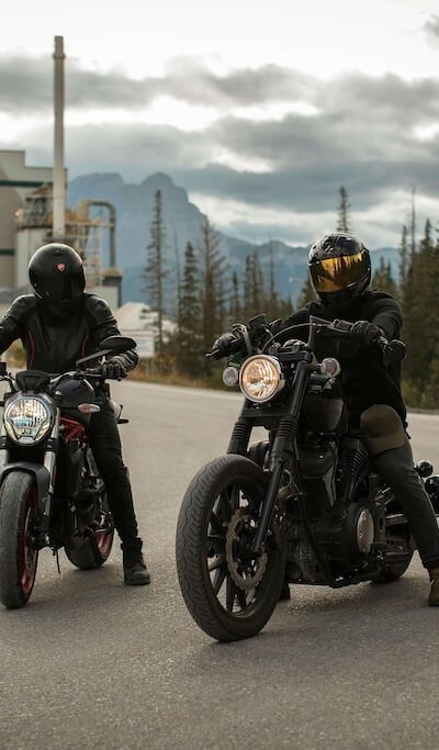 Motorradtransport mit mehreren Bikes: Gruppenfahrt richtig planen