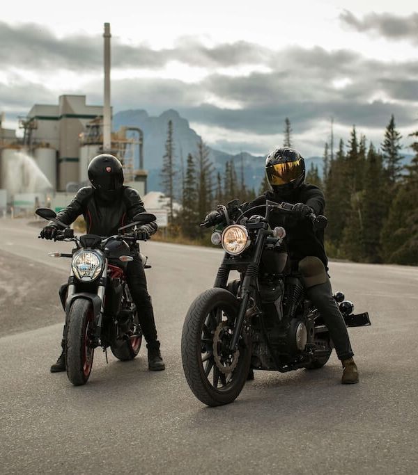 Motorradtransport mit mehreren Bikes: Gruppenfahrt richtig planen